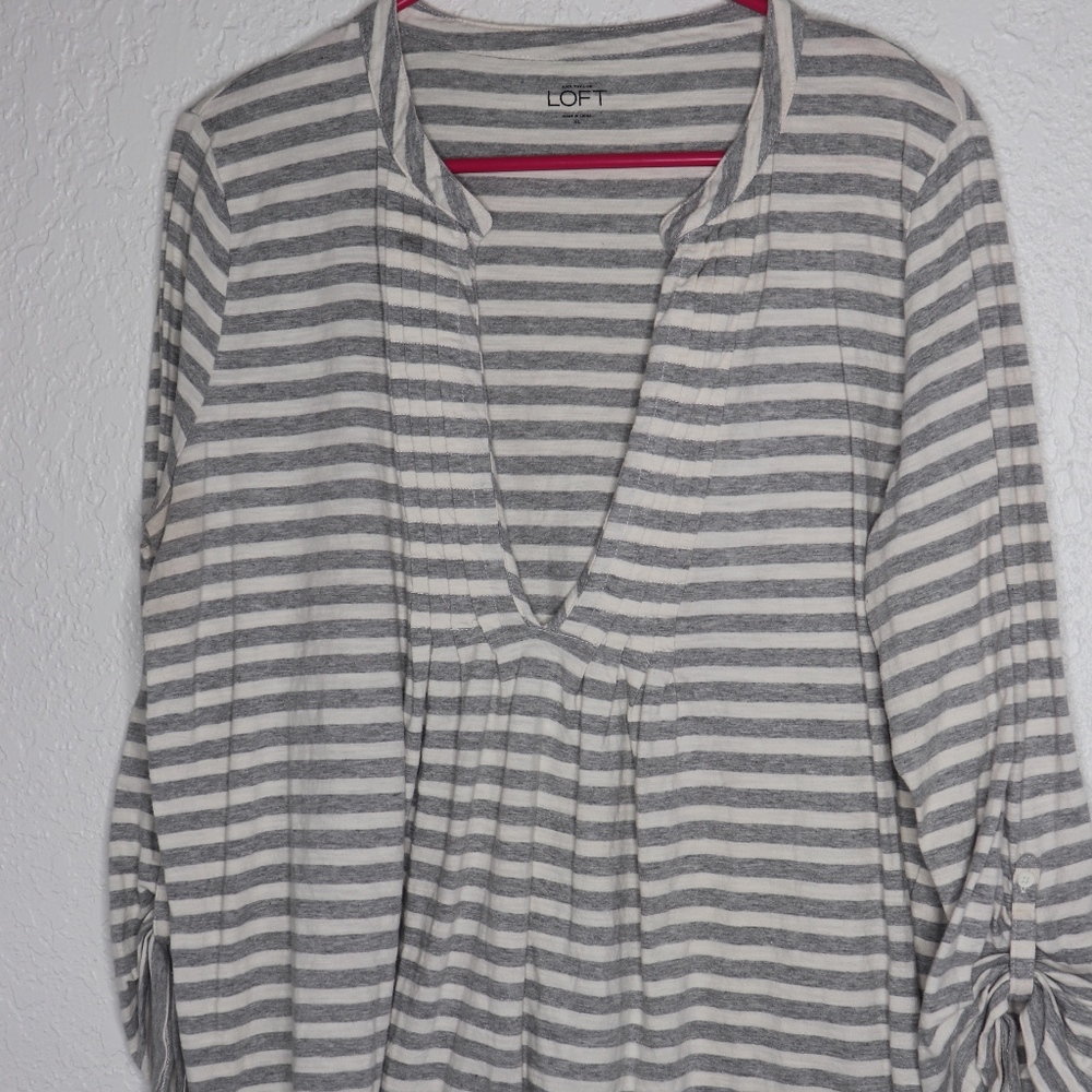 Ann Taylor LOFT XL X-Large Blouse Top Shirt V-Cut